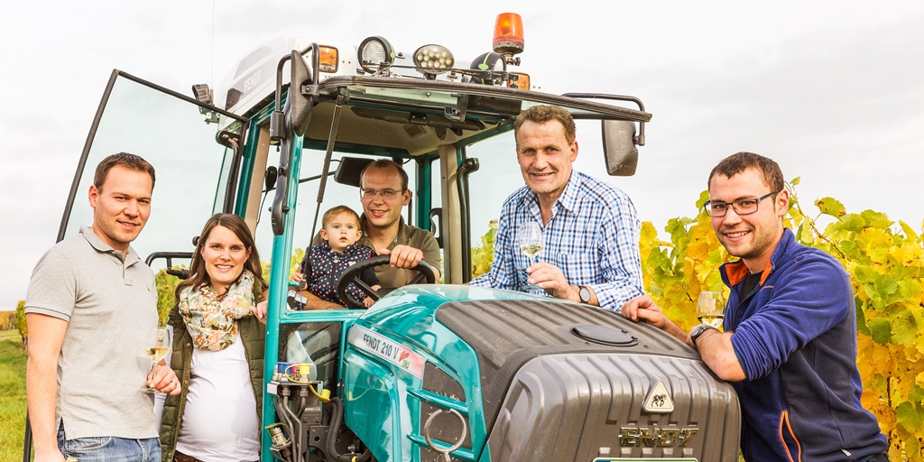 Familie Kitzer Traktor quer längs min